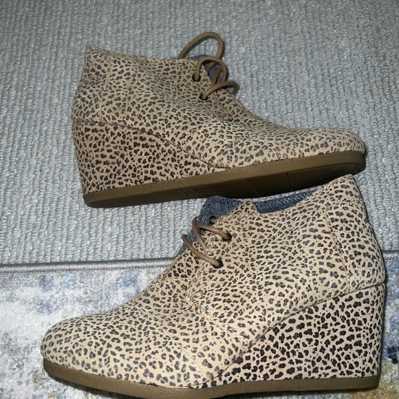 Toms Wedge Lace Up Booties Leopard Print 8 - Picture 3 of 6